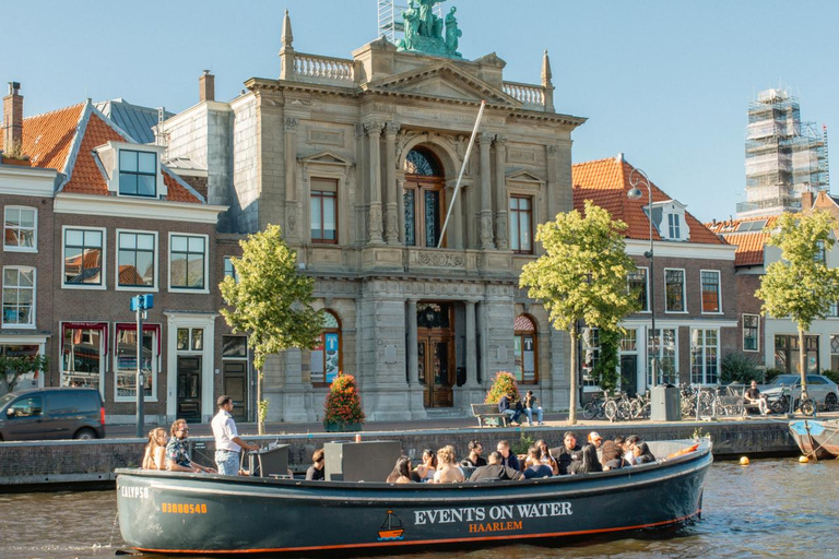 Haarlem: Sightseeing Boat Tour with Snacks and Drinks