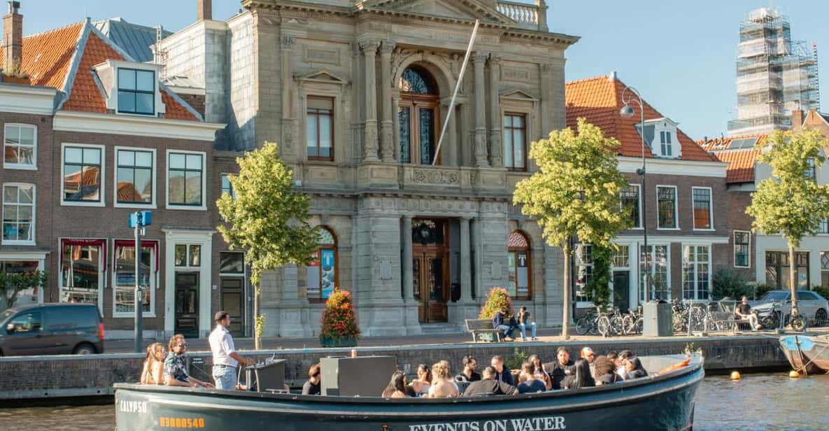 Afbeelding 3 van Haarlem: Sightseeingtour met rondvaart en hapjes en drankjes