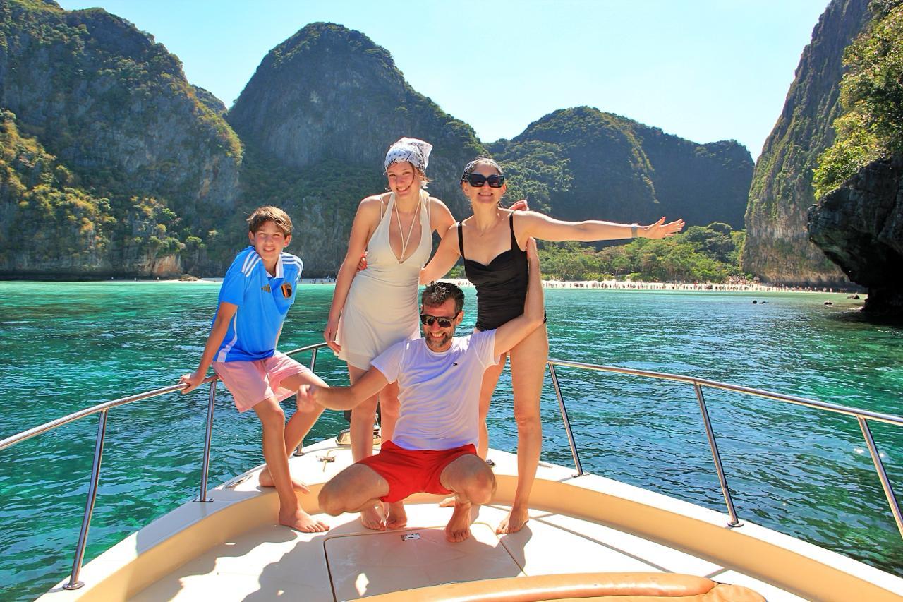 Phuket: Kombi-Tagestour zu Phi Phi & James-Bond-Insel mit Mittagessen