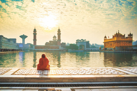 Amritsar: Golden Temple & Wagah Border 3-Day Tour with Hotel