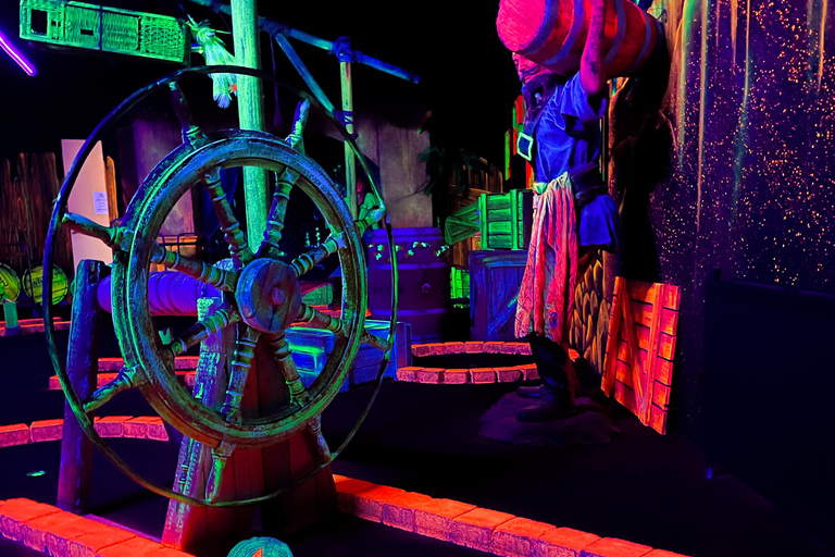 Amsterdam: 12-Hole Glow-in-the-Dark Mini-Golf Experience