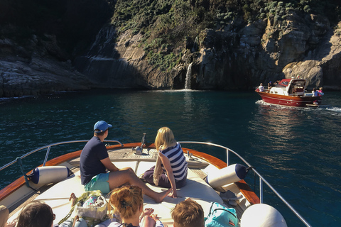 Desde Sorrento: tour en barco para grupos pequeños por la costa de Amalfi y PositanoDesde Sorrento: tour en barco para grupos pequeños por Positano y la costa de Amalfi