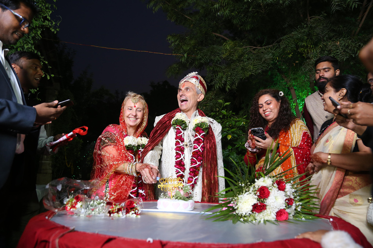 Agra: Indian Wedding Experience with Photoshoot & Feast