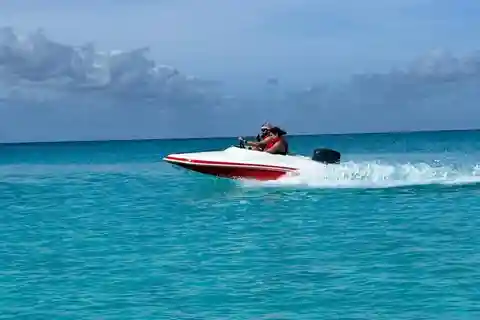 Alice Town: Bimini-Inseln Selbstfahrer Schnellbootverleih
