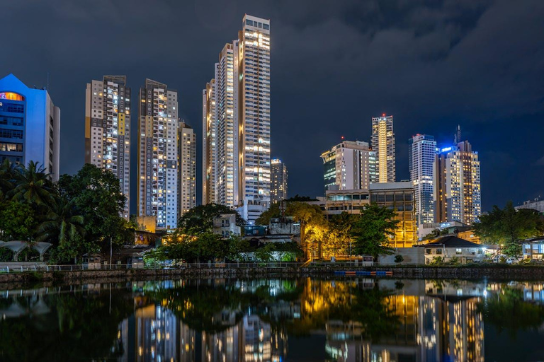 Colombo Tour - obserwacja delfinów podczas luksusowego rejsu i wycieczka po mieścieColombo Dolphin Watching podczas luksusowego rejsu wycieczkowego i zwiedzania miasta