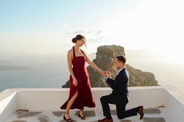 Visit Proposal Photographer in Santorini in Oia