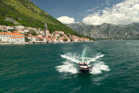 Kotor : Notre-Dame des Rochers et tour en bateau de la vieille ville de Perast