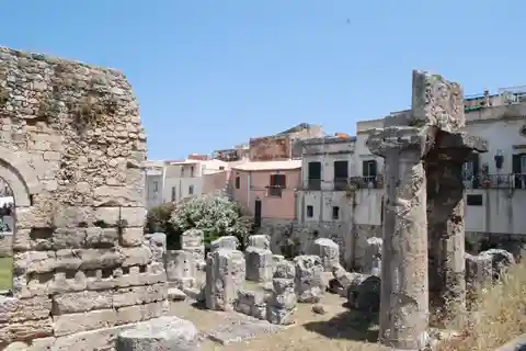 2 hours Tuk tuk tour in Siracusa
