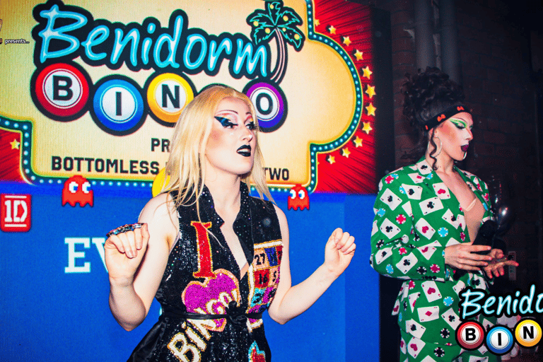 Especial de Natal: BINGO BENIDORM | FunnyBoyz LiverpoolAssento com bebida