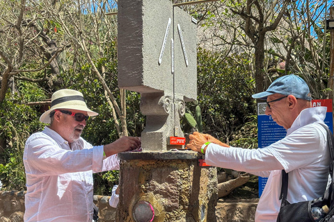 FullDay Quito: Middle of the World, Cable Car, Old Town