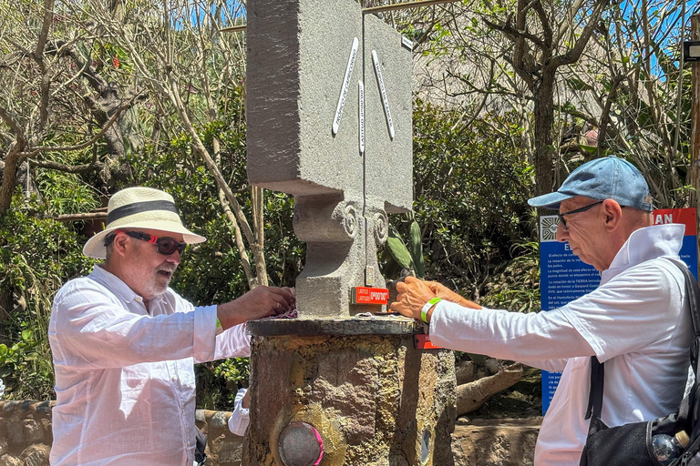 FullDay Quito: Middle of the World, Cable Car, Old Town