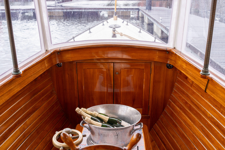 Antwerp: Old Port classic Boat Tour with Coffee + Croissant