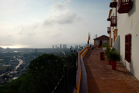 Cartagena: Serviço de busca particular de boas-vindas e degustação de comida de rua