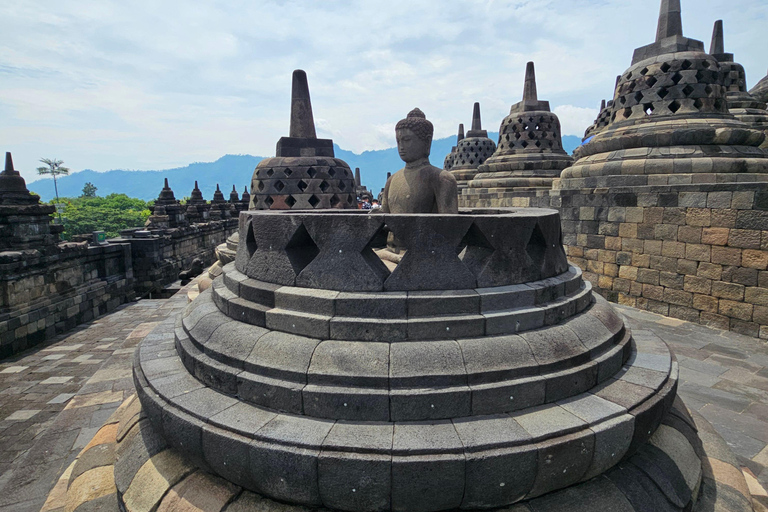 Yogyakarta; Alba/ Salita al Borobudur e Tempio di PrambananAlba a Borobudur, salita in cima e tour del tempio di Prambanan