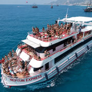 Ab Marmaris: Bootstour mit Klimaanlage, unbegrenzten Softdrinks und Mittagessen