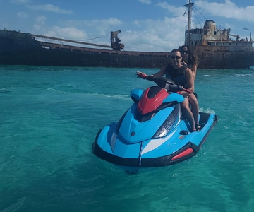 1-Hour Jet Ski Safari to the Shipwreck & Iguana island