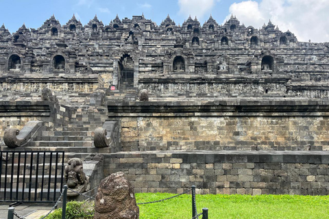 Yogyakarta: Borobudur klättring till toppen &amp; Prambanan dagsturDelad transport Exkluderad biljett Tempel