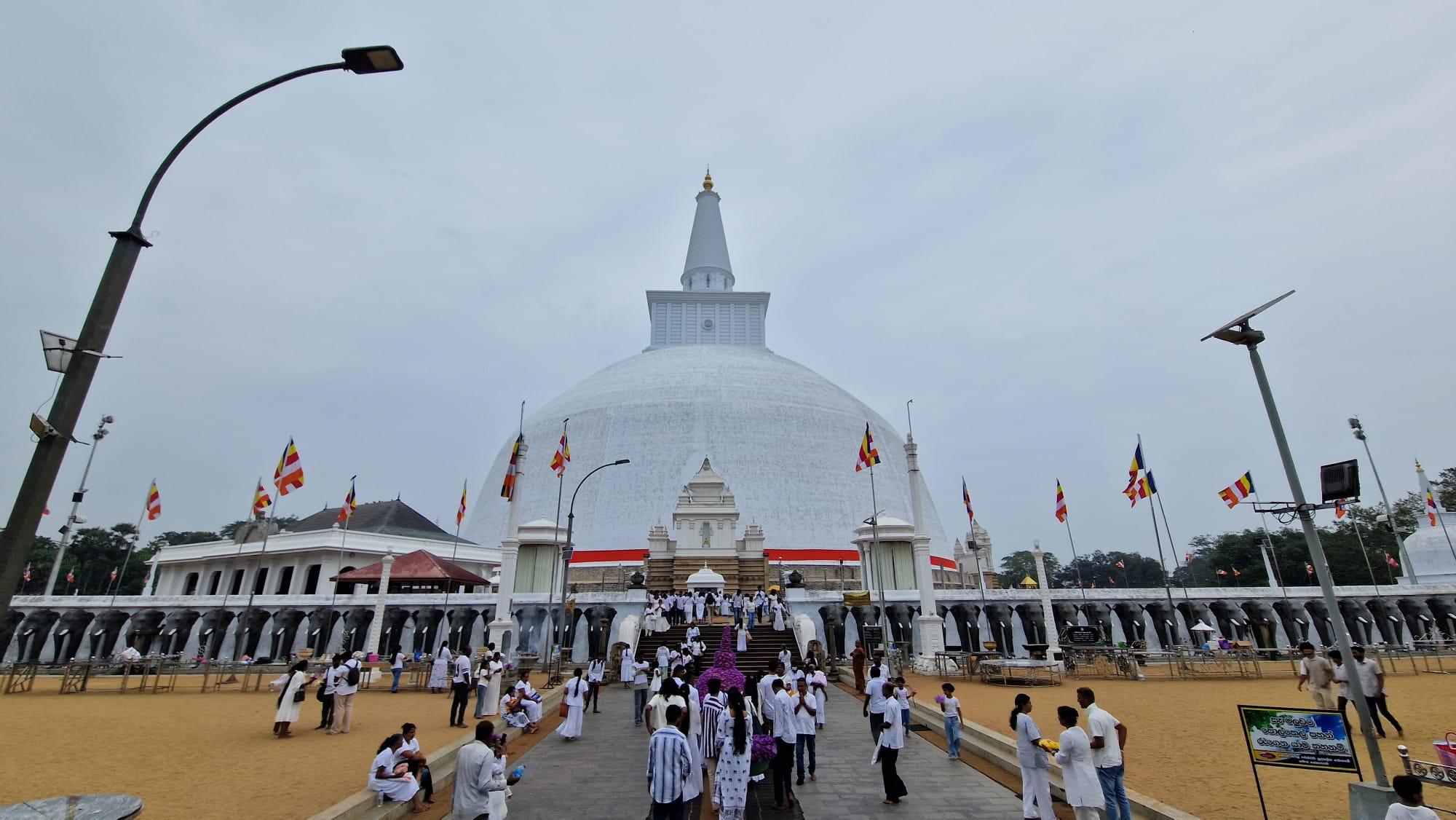 Ab Trincomalee: Private All-Inclusive-Tagestour nach Anuradhapura