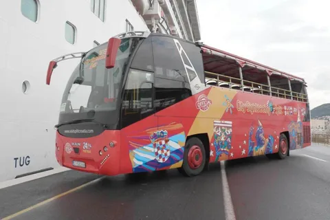 Jakautukaa: Hop-On Hop-Off bussikierros & Ekstrat