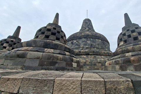 Yogyakarta: Borobudur Sunrise & Prambanan Tour