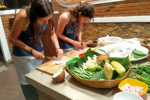 Ella : Corso di cucina con tour del giardino delle spezie