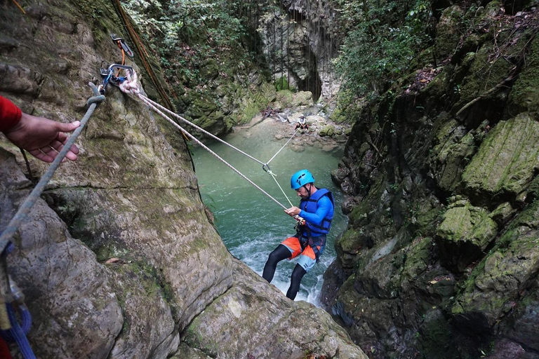 Jarabacoa: Jimenoa River Canyoning and Rappelling Tour