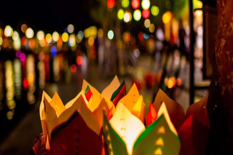 Hoi An: Passeio noturno de barco e lançamento de lanternas no rio Hoai