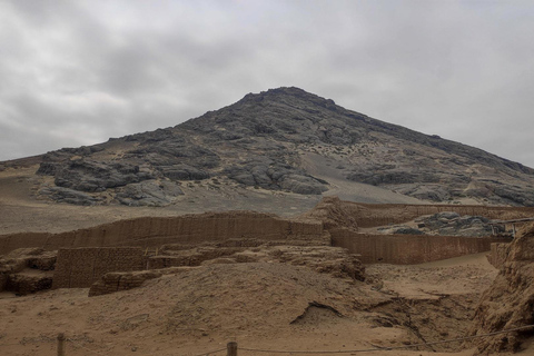 Vom Hafen Salaverry: Tempel der Sonne und des Mondes