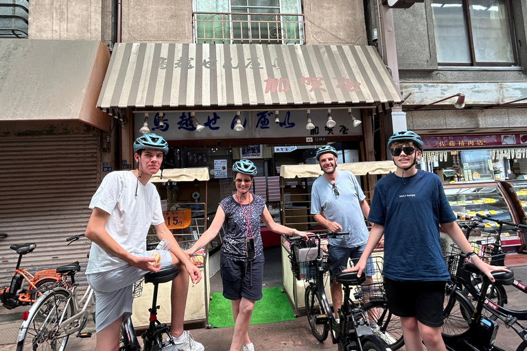 Enjoy local Tokyo E-assist Bicycle tour, 3-Hour Small GroupGeniet van de lokale Tokio E-assist fietstour, 3 uur in een kleine groep