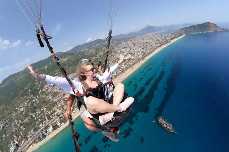Alanya: tandem-paragliding met/uit pick-up & drop-offTour met pick-up van Alanya Center en Konakli