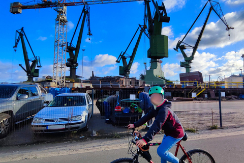 Gdańsk: Wrzeszcz and Shipyard District Private Bike Tour Golden Hour Ride – Gdańsk on evening mood Photo Stops