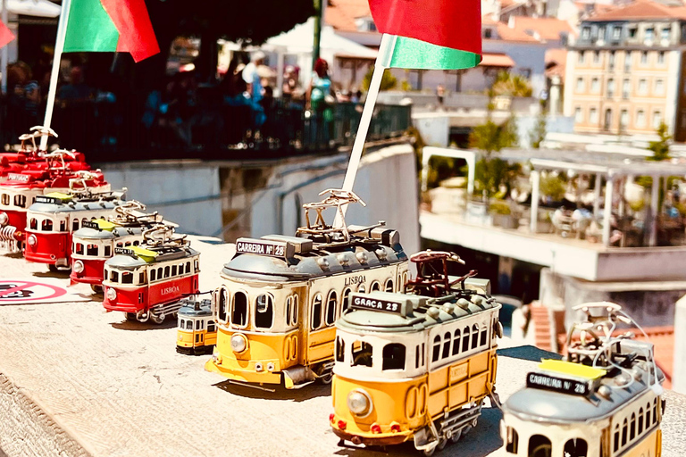 Découvrez l'histoire de Lisbonne à bord d'un tuk-tuk.Visite historique de Lisbonne en tuk-tuk électrique