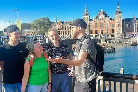 Amsterdam: Private Tour with Local Guide (French or English)