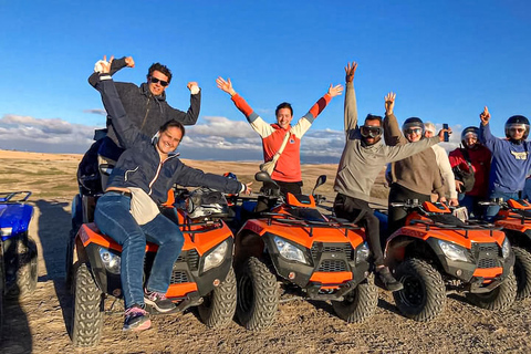 Marrakesz: Agafay Quad Tour z przejażdżką na wielbłądzie, kolacją i pokazemMarrakesz: Agafay Desert Quad Bike, Przejażdżka na wielbłądzie i Dinner Show