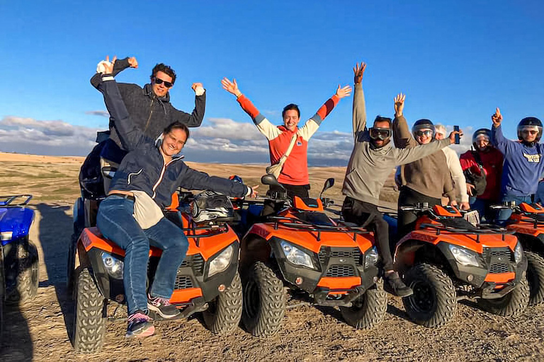 Marrakesz: Agafay Quad Tour z przejażdżką na wielbłądzie, kolacją i pokazemMarrakesz: Agafay Desert Quad Bike, Przejażdżka na wielbłądzie i Dinner Show