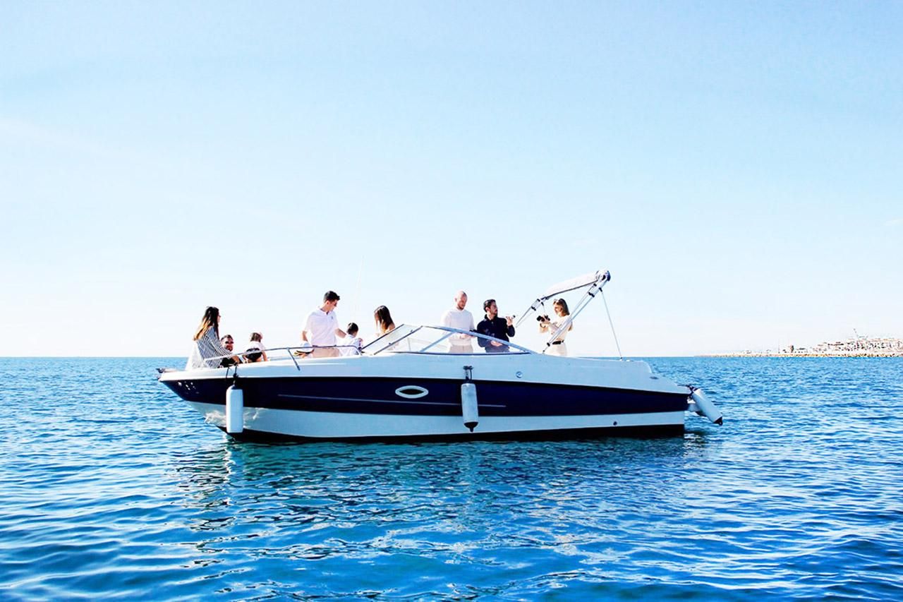 Puerto Banús: Floky-Bootsfahrt mit Schnorcheln & Paddle-SUP