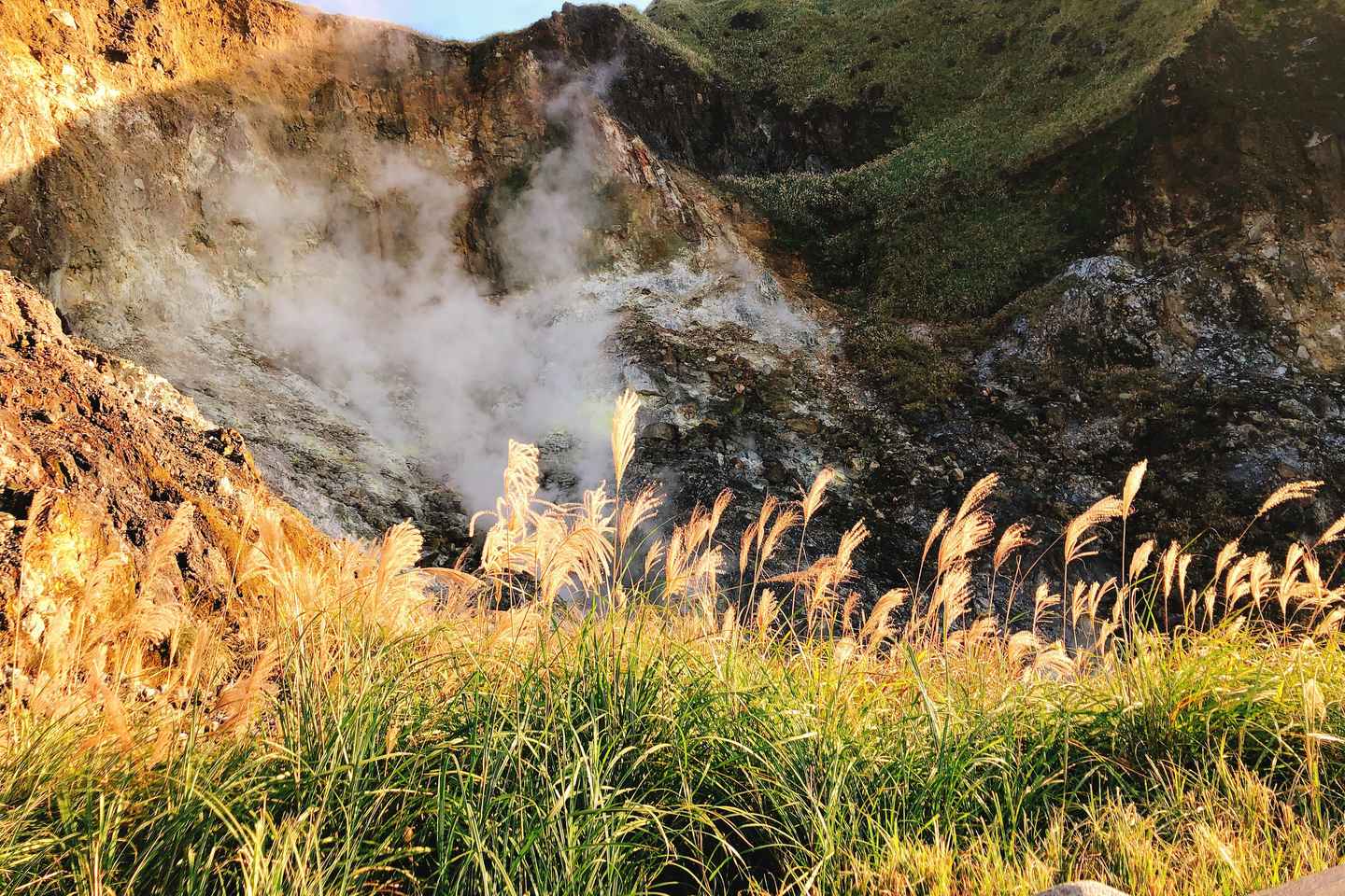 Taipei: Yangmingshan National Park Hiking Day Tour - Challenging Route: Mt. Qixing Trail