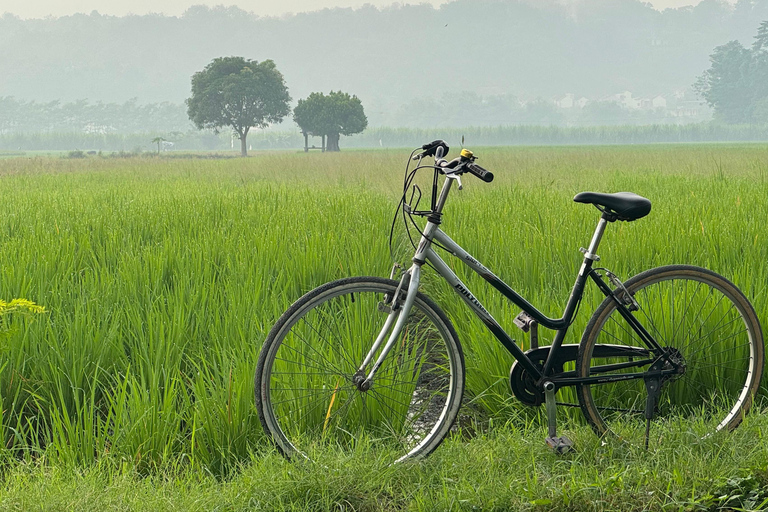 Yogyakarta: Village Cycling Tour with Local Snacks