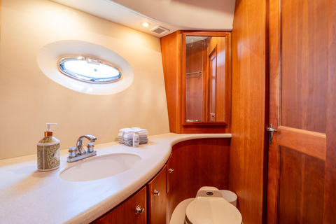 Miami: aluguer de iate privado com capitão, barco de 48 pésMiami: Aluguer de iate privado com capitão, barco de 48 pés