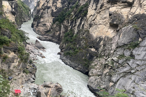 Tiger Leaping Gorge Trekking in the Canyon