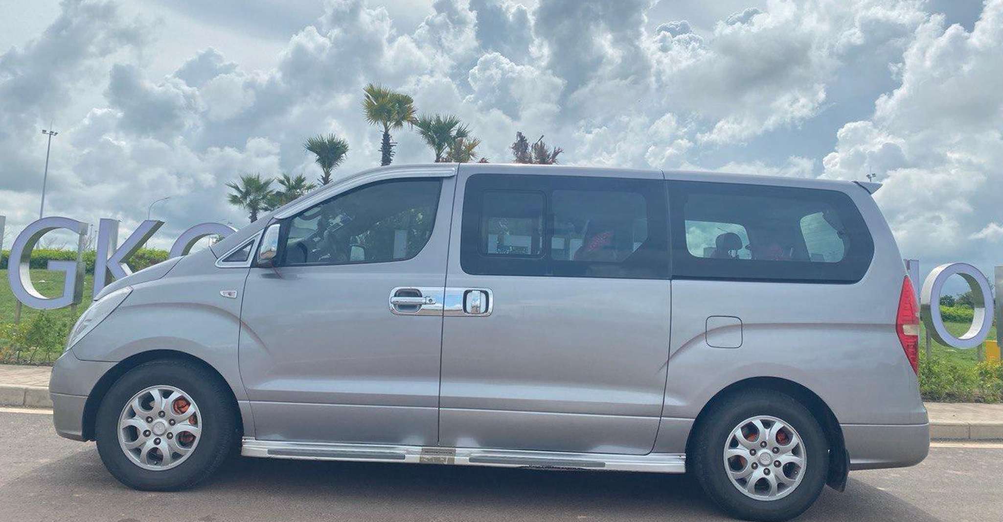 Taxi privato Phnom Penh a Ha Tien traghetto Pier a Phu Quoc - Hizvo