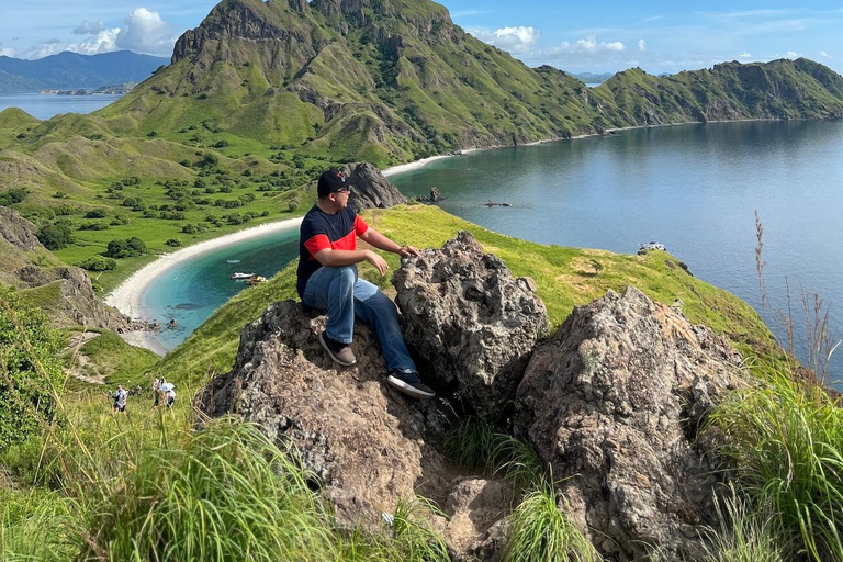 Labuan Bajo: Private Yacht Komodo-Inseln &amp; Manta-SchnorchelnPrivate Yachttour am Vormittag (13:00–19:00 Uhr) – Maximal 6 Gäste