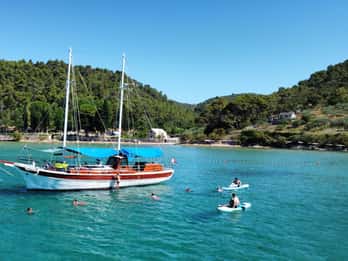 Krilo Jesenice/Omiš/Podstrana: tägliche Bootsfahrten