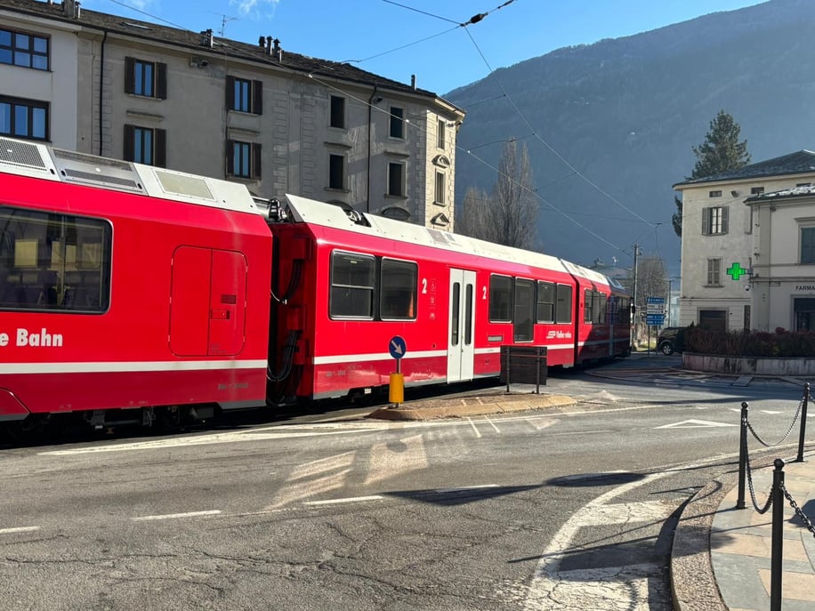 Tour ab Mailand: Tirano und der berühmte Rote Zug nach St. Moritz Tour ab Mailand: ...