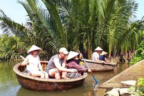 Erlebe das Bambuskorbboot auf dem Kokosnussdorf mit Einheimischen