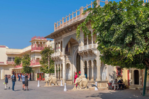 Jaipur: Tour guidato a piedi del patrimonio culturale Esplora il mercato localeTour guidato a piedi del patrimonio di Jaipur: esplora il mercato locale