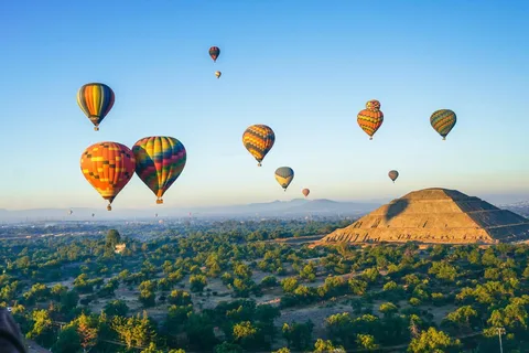 Balloon flight + pick up in CDMX + Breakfast in Cave +Teotihuacan