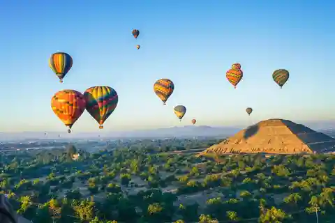 Vuelo en globo + pick up en CDMX + Desayuno en Cueva +Teotihuacan