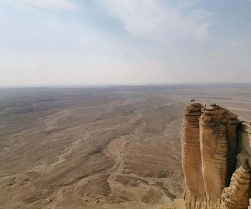 Riyadh Edge of The World and Bat Cave Visit by Bus