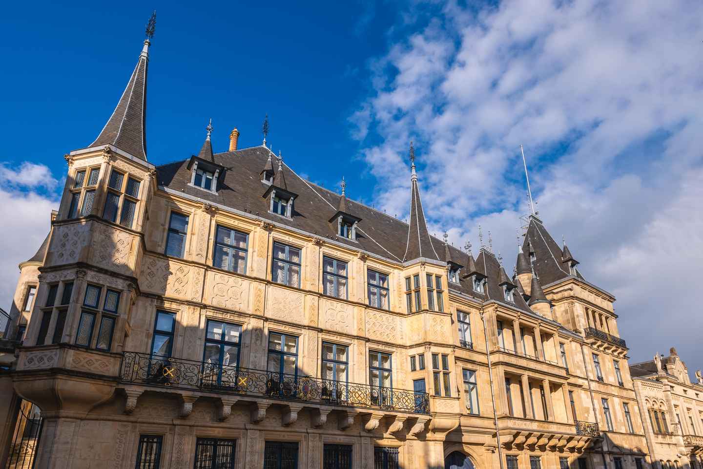 Luxembourg: Intro Walking Tour with a Local